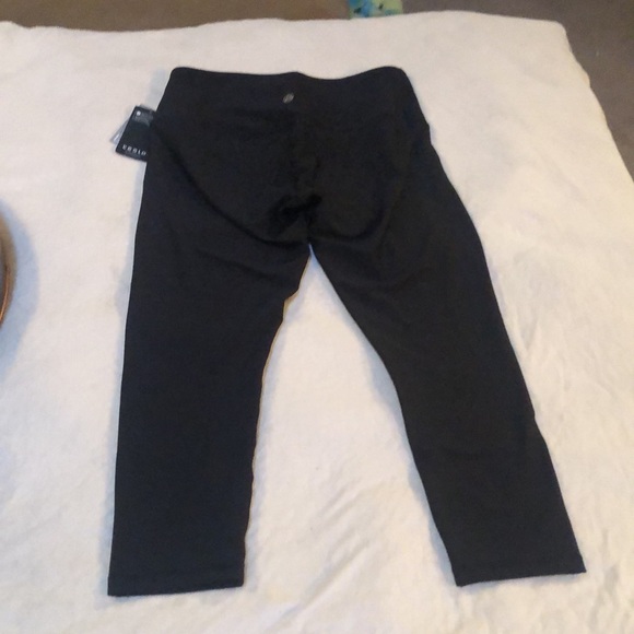 Tesla capri workout pants - Picture 2 of 3